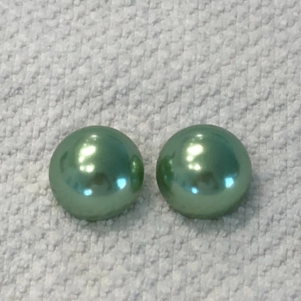 Beautiful Vintage Larger Green Pearl Cabochon Clip On Earrings
